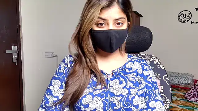 Hoty-Shivangi online show from 02/25/26, 08:36