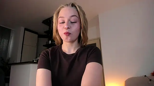 MiaMews online show from 10/21/25, 12:26