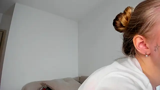 MiaMews online show from 11/13/25, 12:31