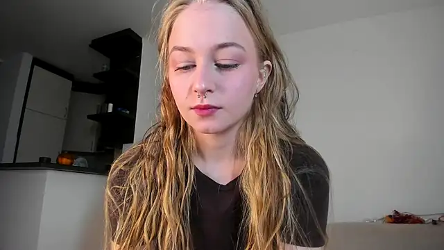 MiaMews online show from 10/27/25, 12:50