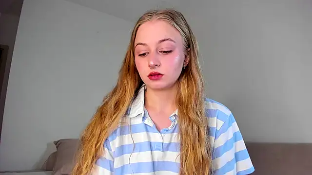 MiaMews online show from 11/11/25, 12:22