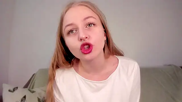 MiaMews online show from 03/19/26, 04:07