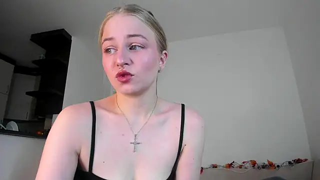 MiaMews online show from 12/05/25, 01:53