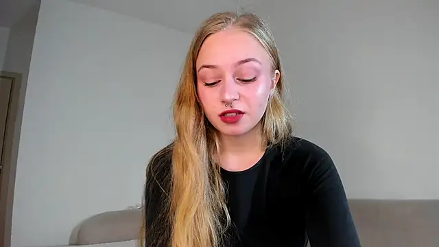 MiaMews online show from 11/05/25, 12:19