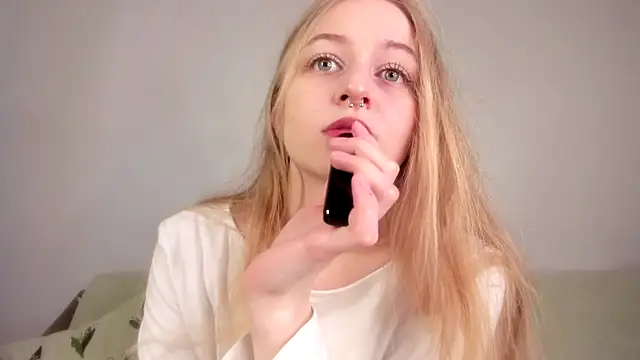 MiaMews online show from 04/10/26, 06:42