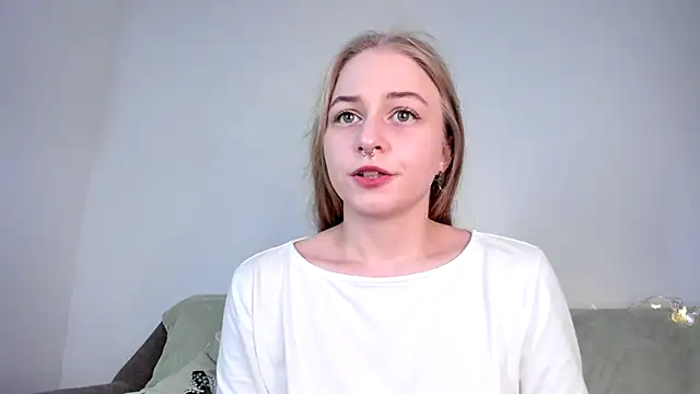 MiaMews online show from 03/09/26, 04:21