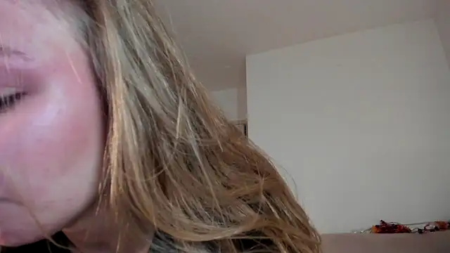 MiaMews online show from 10/28/25, 12:59