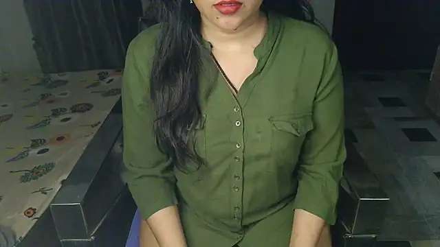 Snapshot of aarushi_sharmaa chatting on 07/06/26, 01:18 aarushi sharmaa online show from 07/06/26, 01:18
