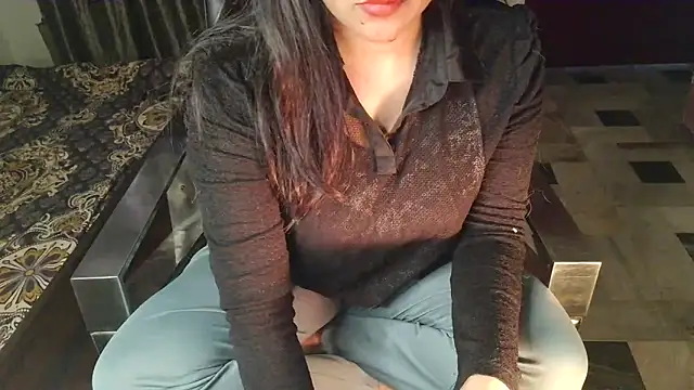 aarushi sharmaa online show from 02/12/26, 04:12