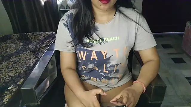 Snapshot of aarushi_sharmaa chatting on 05/10/26, 10:30 aarushi sharmaa online show from 05/10/26, 10:30
