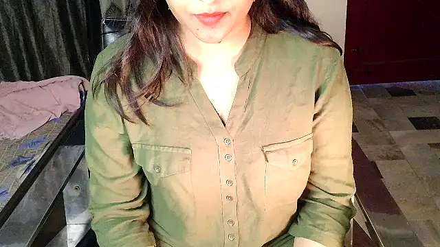 aarushi sharmaa online show from 12/17/25, 07:46