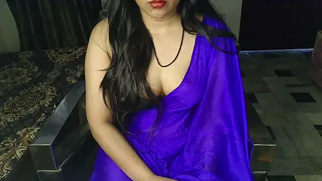 Snapshot of aarushi_sharmaa chatting on 05/21/26, 04:43 aarushi sharmaa online show from 05/21/26, 04:43
