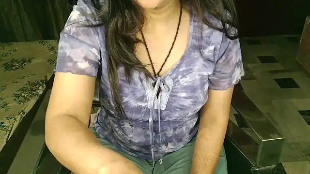 aarushi sharmaa online show from 11/17/25, 02:59