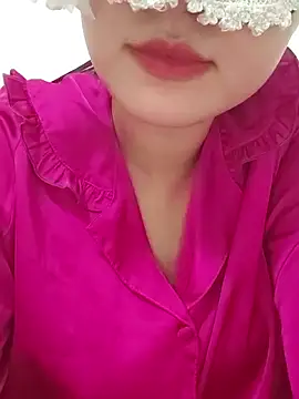Snapshot of girldam95 chatting on 05/18/26, 06:51 girldam95 online show from 05/18/26, 06:51