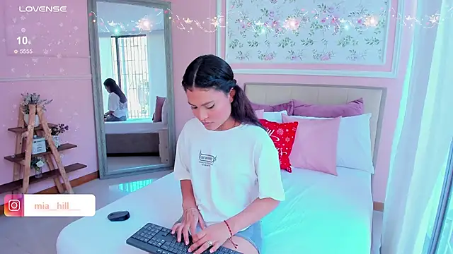 mia hilll online show from 12/06/24, 05:49