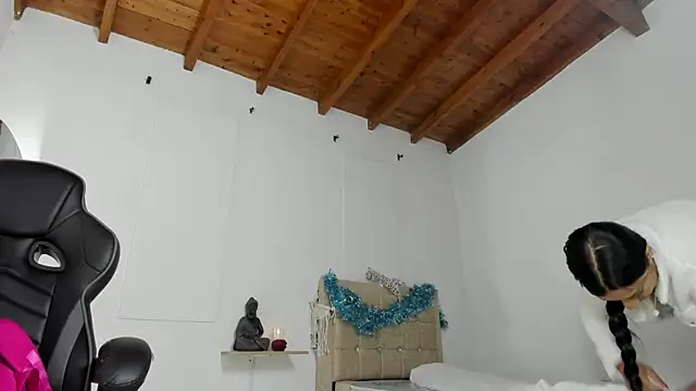 Daila 20  online show from 12/19/25, 02:08