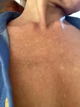 Snapshot of Pandora1018 chatting on 01/15/25, 06:29 Pandora1018 online show from 01/15/25, 06:29