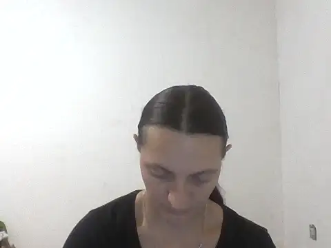 Snapshot of Vimed19 chatting on 10/19/25, 04:32 Vimed19 online show from 10/19/25, 04:32