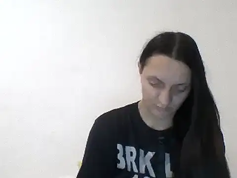 Snapshot of Vimed19 chatting on 12/18/24, 05:52 Vimed19 online show from 12/18/24, 05:52