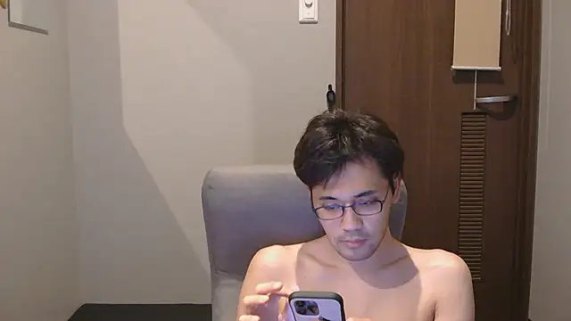 Snapshot of ryusei18570 chatting on 05/26/26, 04:38 ryusei18570 online show from 05/26/26, 04:38