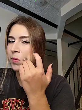 Snapshot of Jimena_White_ chatting on 10/04/25, 06:04 Jimena White online show from 10/04/25, 06:04