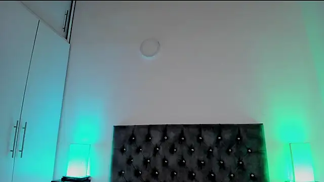Snapshot of Jimena_White_ chatting on 02/27/25, 02:46 Jimena White online show from 02/27/25, 02:46