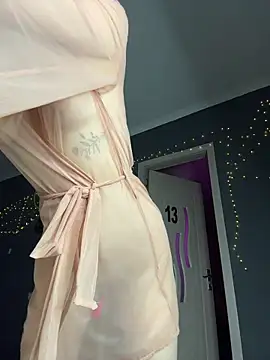 NickiLike online show from 11/18/25, 07:28