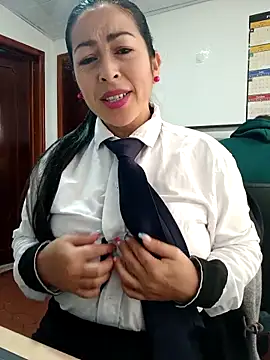 Snapshot of MARIANA-12_ chatting on 09/28/25, 12:01 MARIANA-12 online show from 09/28/25, 12:01