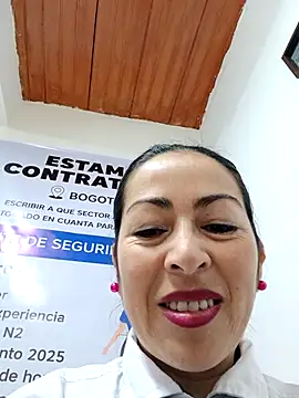 Snapshot of MARIANA-12_ chatting on 09/17/25, 12:29 MARIANA-12 online show from 09/17/25, 12:29