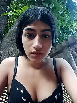 Snapshot of Julix_A chatting on 01/19/25, 03:21 Julix A online show from 01/19/25, 03:21