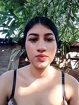 Snapshot of Julix_A chatting on 09/15/25, 08:42 Julix A online show from 09/15/25, 08:42