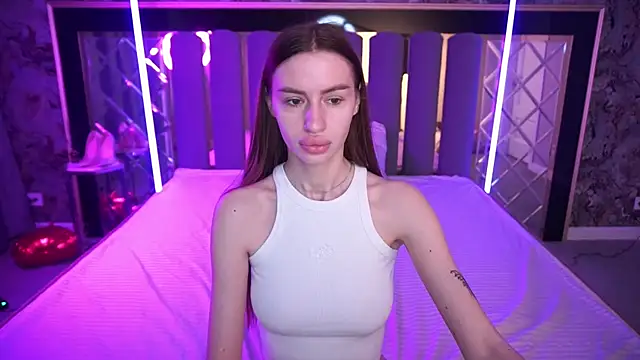 Snow WhiteeeX online show from 04/15/26, 05:35