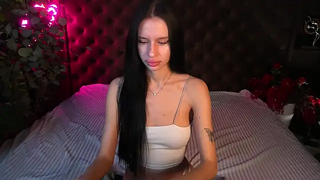 Snapshot of Snow_WhiteeeX chatting on 12/02/25, 06:37 Snow WhiteeeX online show from 12/02/25, 06:37