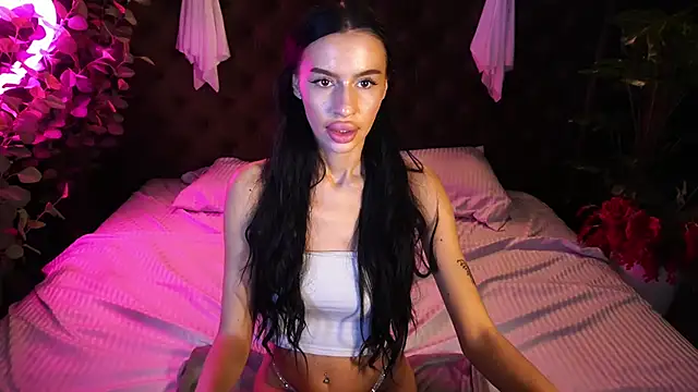 Snapshot of Snow_WhiteeeX chatting on 10/27/25, 06:36 Snow WhiteeeX online show from 10/27/25, 06:36