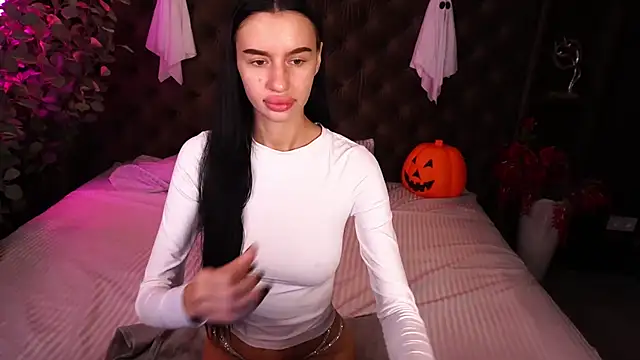 Snapshot of Snow_WhiteeeX chatting on 10/31/25, 06:43 Snow WhiteeeX online show from 10/31/25, 06:43