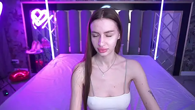 Snow WhiteeeX online show from 04/14/26, 05:56