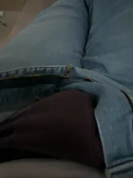 Snapshot of reelciii21 chatting on 02/18/25, 03:20 reelciii21 online show from 02/18/25, 03:20