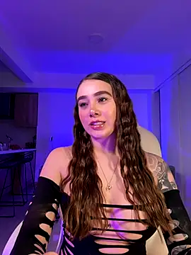 Snapshot of Lanataylor- chatting on 09/14/25, 03:29 Lanataylor- online show from 09/14/25, 03:29