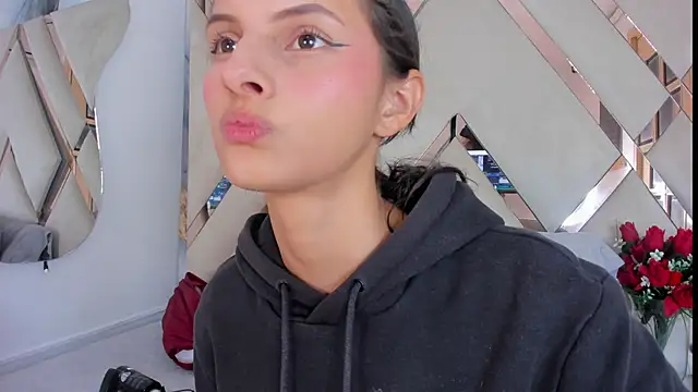 ninaht online show from 10/11/25, 08:54