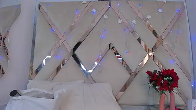 ninaht online show from 12/14/25, 08:47