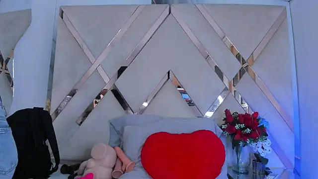 ninaht online show from 10/02/25, 08:23