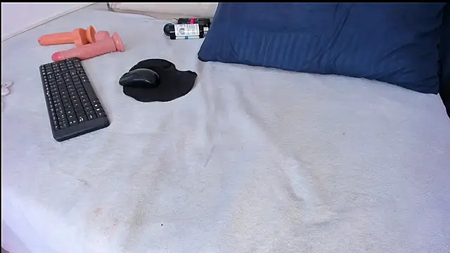 ninaht online show from 11/26/25, 08:47