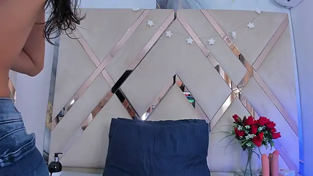 ninaht online show from 11/17/25, 08:24