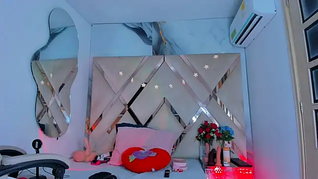 ninaht online show from 09/09/25, 09:35