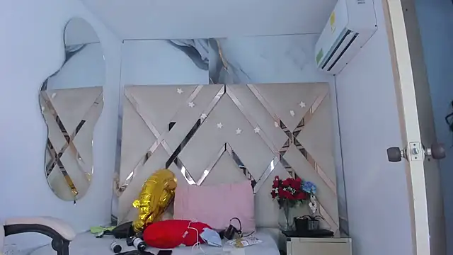 ninaht online show from 09/22/25, 08:59