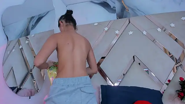 ninaht online show from 09/15/25, 08:31