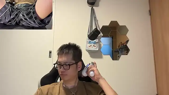 Snapshot of kensnb chatting on 06/19/26, 08:14 kensnb online show from 06/19/26, 08:14