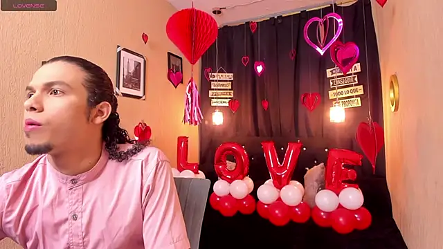 Snapshot of Gilbert_009 chatting on 02/14/25, 06:02 Gilbert 009 online show from 02/14/25, 06:02