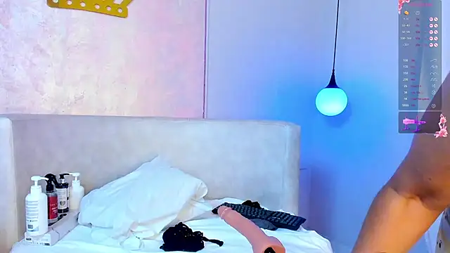 lannarusso  online show from 03/18/25, 03:44