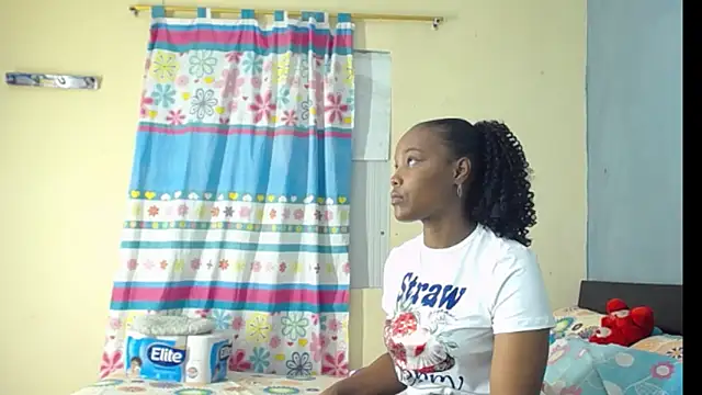 Snapshot of Madison__12 chatting on 02/13/25, 02:12 Madison 12 online show from 02/13/25, 02:12